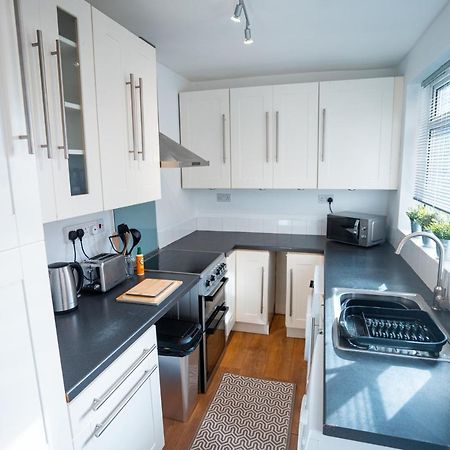 Comfortable House In Nuneaton Sleeps5 Free Parking Good Amenites Esterno foto