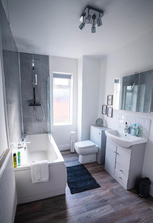 Comfortable House In Nuneaton Sleeps5 Free Parking Good Amenites Esterno foto