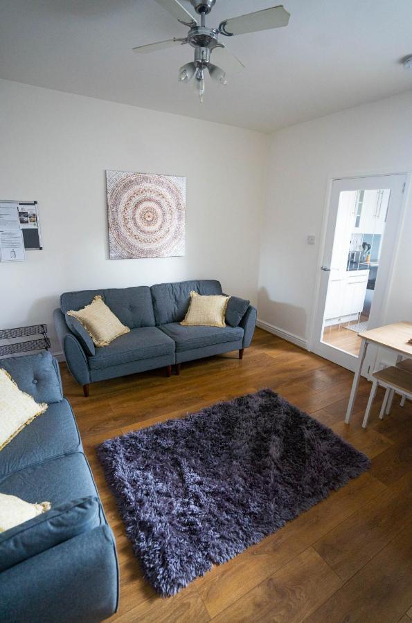Comfortable House In Nuneaton Sleeps5 Free Parking Good Amenites Esterno foto
